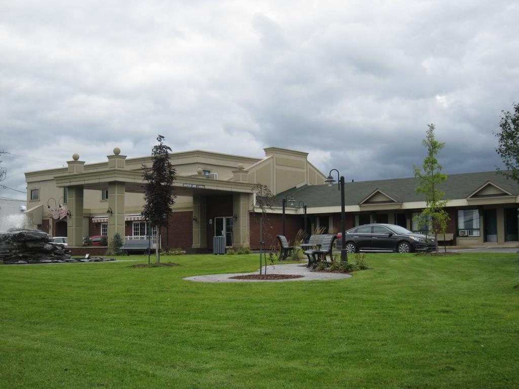 Hotel Motel Le Quiet Lac-Megantic ภายนอก รูปภาพ