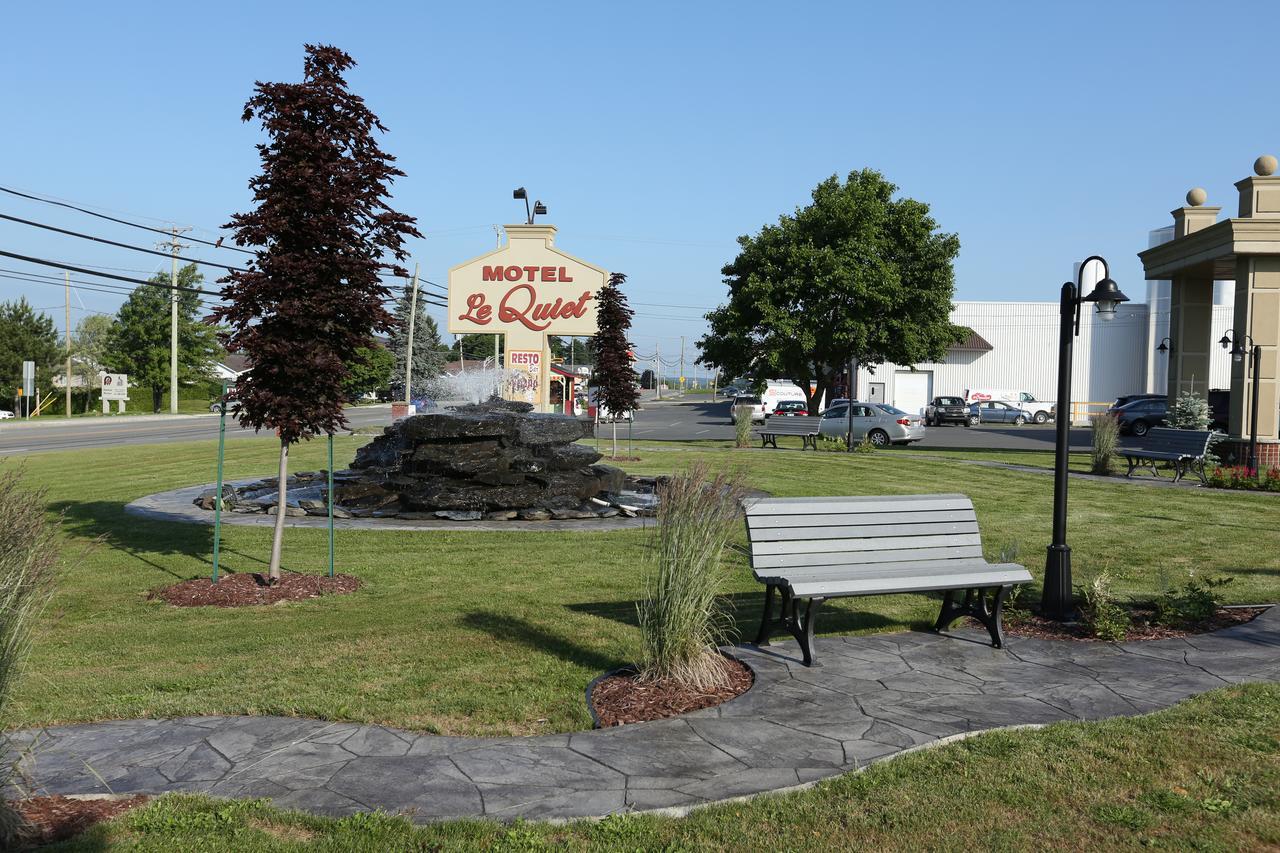 Hotel Motel Le Quiet Lac-Megantic ภายนอก รูปภาพ