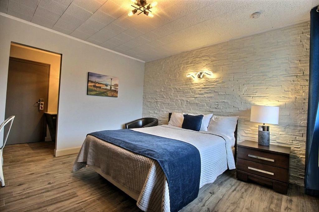 Hotel Motel Le Quiet Lac-Megantic ภายนอก รูปภาพ