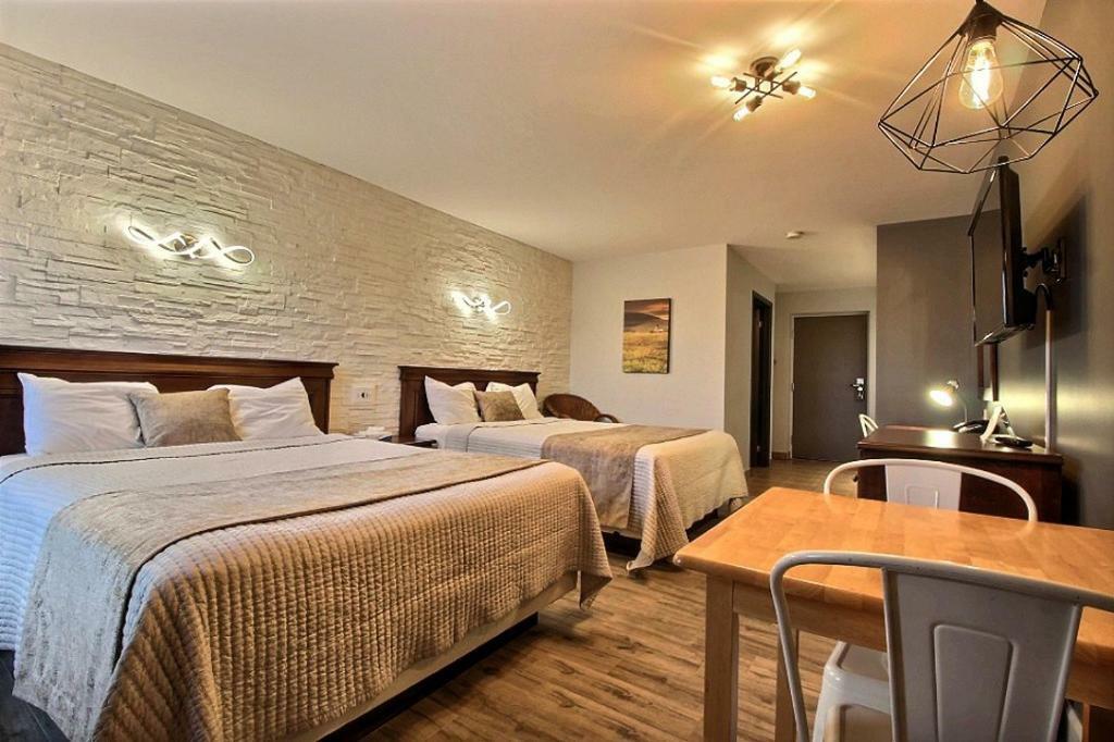 Hotel Motel Le Quiet Lac-Megantic ภายนอก รูปภาพ