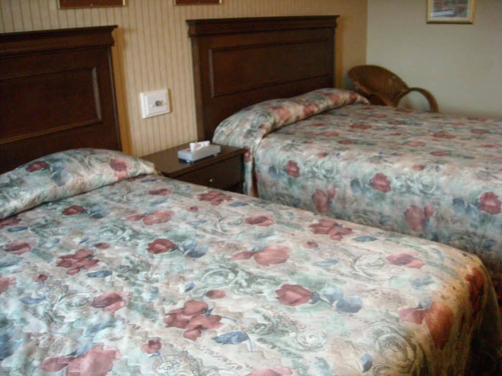 Hotel Motel Le Quiet Lac-Megantic ภายนอก รูปภาพ